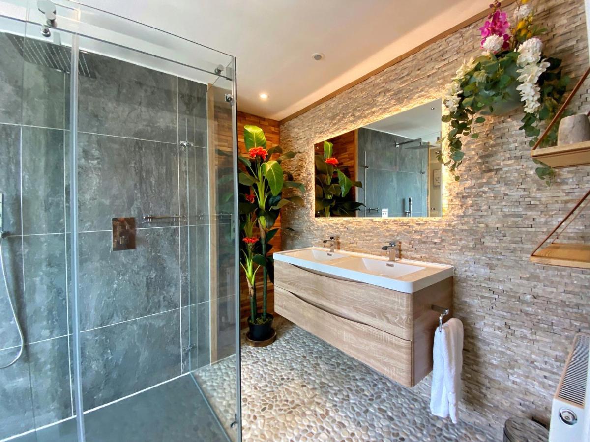 Hambrook House Canterbury - New Luxury Guest House With Espa Spa Complex ภายนอก รูปภาพ